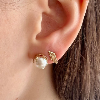 MYSTICAL CROWN STUDS, 8MM PEARL GOLD